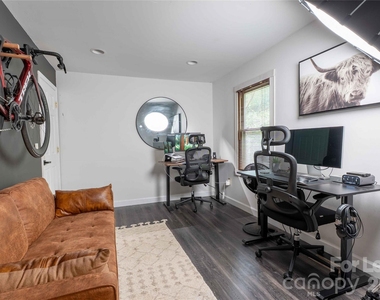 919 N Country Club Drive - Photo Thumbnail 10