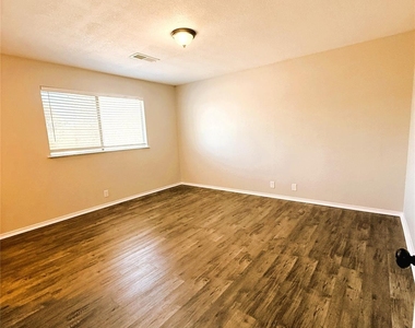 1151 Azalea Lane - Photo Thumbnail 23