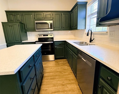 1151 Azalea Lane - Photo Thumbnail 10