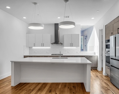 426 W 9th Street - Photo Thumbnail 8