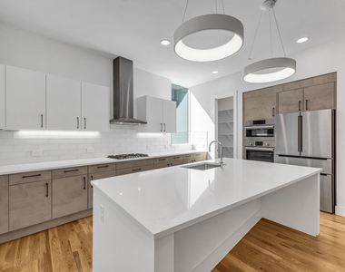 426 W 9th Street - Photo Thumbnail 14
