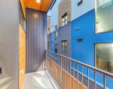 426 W 9th Street - Photo Thumbnail 15