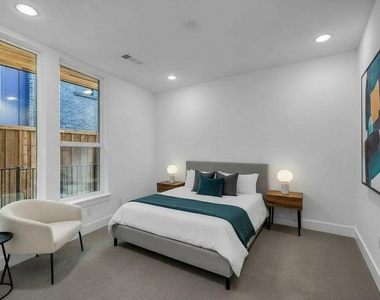 426 W 9th Street - Photo Thumbnail 23