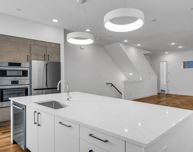 426 W 9th Street - Photo Thumbnail 12