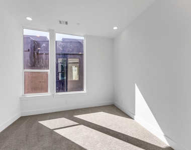 426 W 9th Street - Photo Thumbnail 25