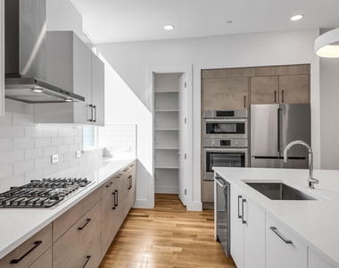 426 W 9th Street - Photo Thumbnail 11