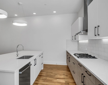 426 W 9th Street - Photo Thumbnail 10