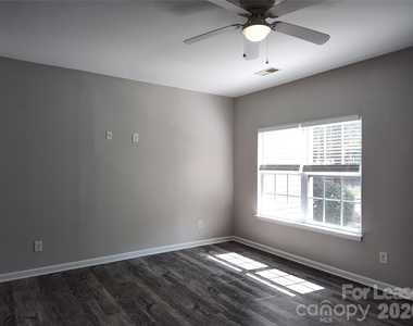 8745 Wandering Creek Way - Photo Thumbnail 10