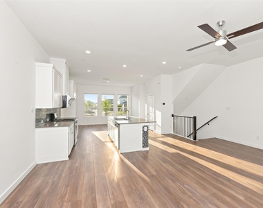 695 Vista Del Lago Drive - Photo Thumbnail 7