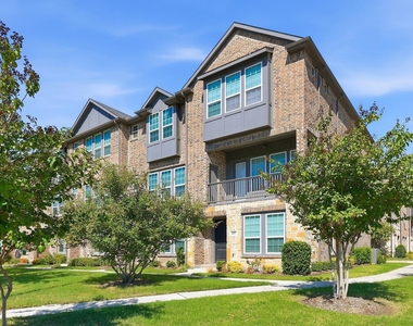 695 Vista Del Lago Drive - Photo Thumbnail 1