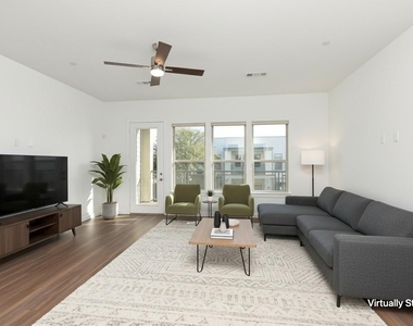 695 Vista Del Lago Drive - Photo Thumbnail 3