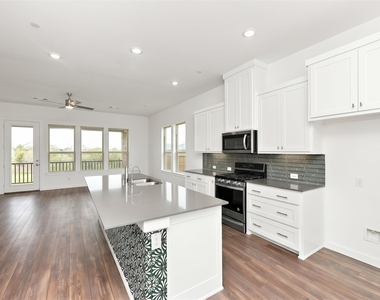 695 Vista Del Lago Drive - Photo Thumbnail 9