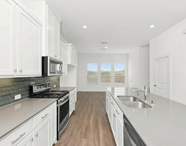 695 Vista Del Lago Drive - Photo Thumbnail 10