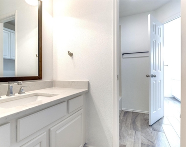 11457 La Cantera Trail - Photo Thumbnail 14