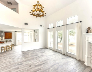 11457 La Cantera Trail - Photo Thumbnail 7