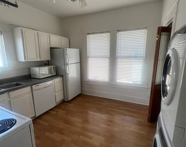 4033 Cole Avenue - Photo Thumbnail 3