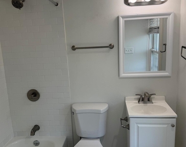 3929 Gilbert Avenue - Photo Thumbnail 5