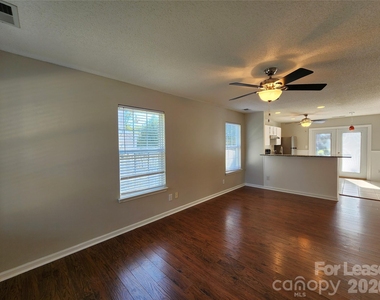 3058 Champion Lane Sw - Photo Thumbnail 2