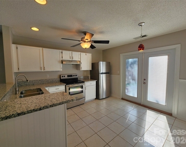 3058 Champion Lane Sw - Photo Thumbnail 4