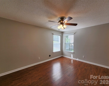 3058 Champion Lane Sw - Photo Thumbnail 5
