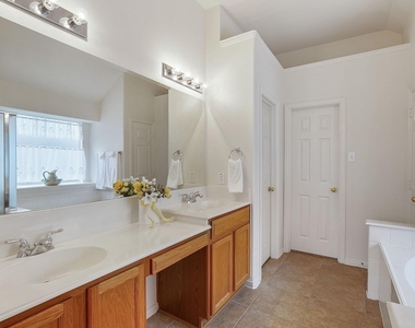 3404 Oleander Drive - Photo Thumbnail 11