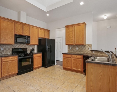 3404 Oleander Drive - Photo Thumbnail 7