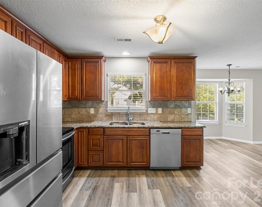 6102 Tesh Court - Photo Thumbnail 10