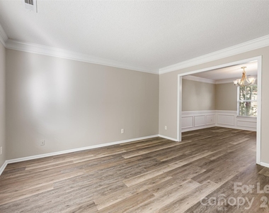 6102 Tesh Court - Photo Thumbnail 7