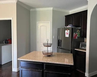 15009 Northview Drive - Photo Thumbnail 4