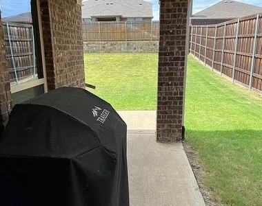 15009 Northview Drive - Photo Thumbnail 6