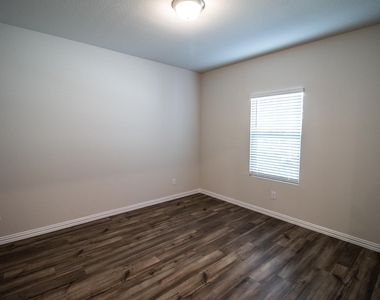 1202 Sweetleaf Street - Photo Thumbnail 4