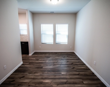 1202 Sweetleaf Street - Photo Thumbnail 6