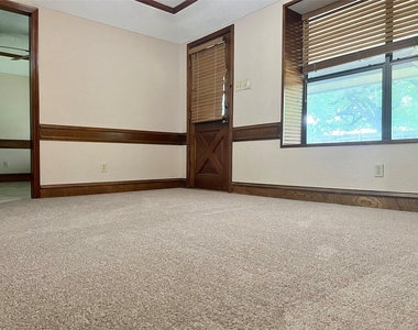 932 Old Mill Circle - Photo Thumbnail 2
