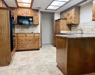 932 Old Mill Circle - Photo Thumbnail 3