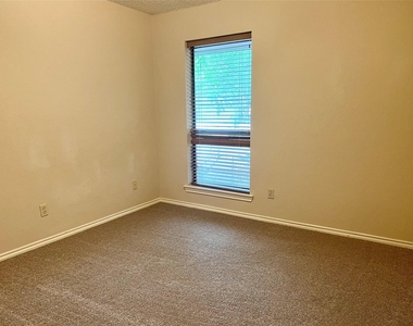 932 Old Mill Circle - Photo Thumbnail 4