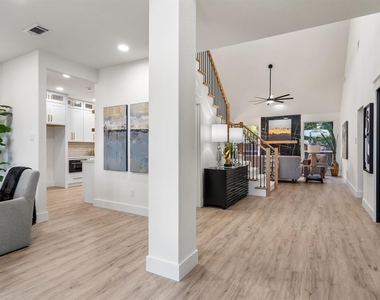 2706 Summerwood Court - Photo Thumbnail 9