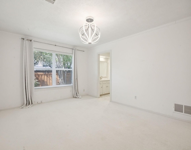16353 Lauder Lane - Photo Thumbnail 8