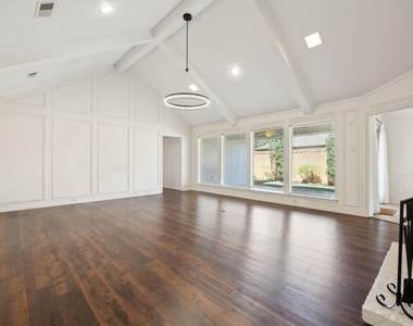 16353 Lauder Lane - Photo Thumbnail 2