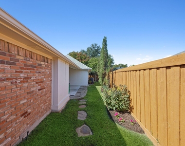 16353 Lauder Lane - Photo Thumbnail 10