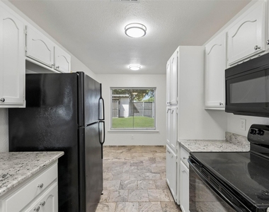3307 Foxboro Drive - Photo Thumbnail 11