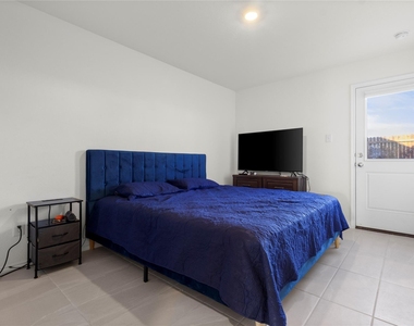 451 Eagle Wind Way - Photo Thumbnail 8