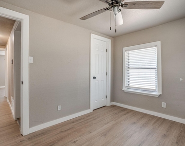 913 Jameson Street - Photo Thumbnail 24