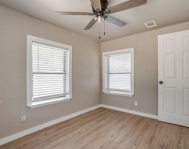 913 Jameson Street - Photo Thumbnail 26