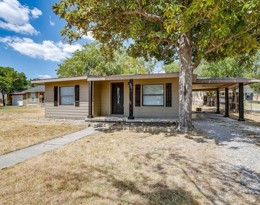 913 Jameson Street - Photo Thumbnail 12