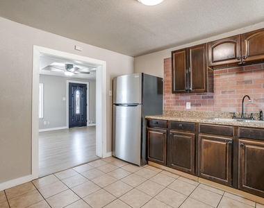 913 Jameson Street - Photo Thumbnail 10