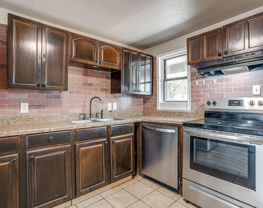 913 Jameson Street - Photo Thumbnail 9