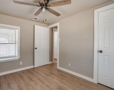913 Jameson Street - Photo Thumbnail 25
