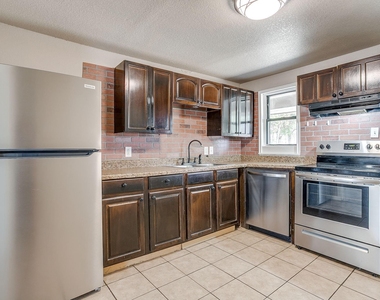913 Jameson Street - Photo Thumbnail 8