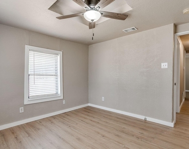 913 Jameson Street - Photo Thumbnail 18