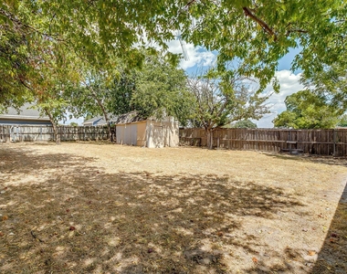913 Jameson Street - Photo Thumbnail 30